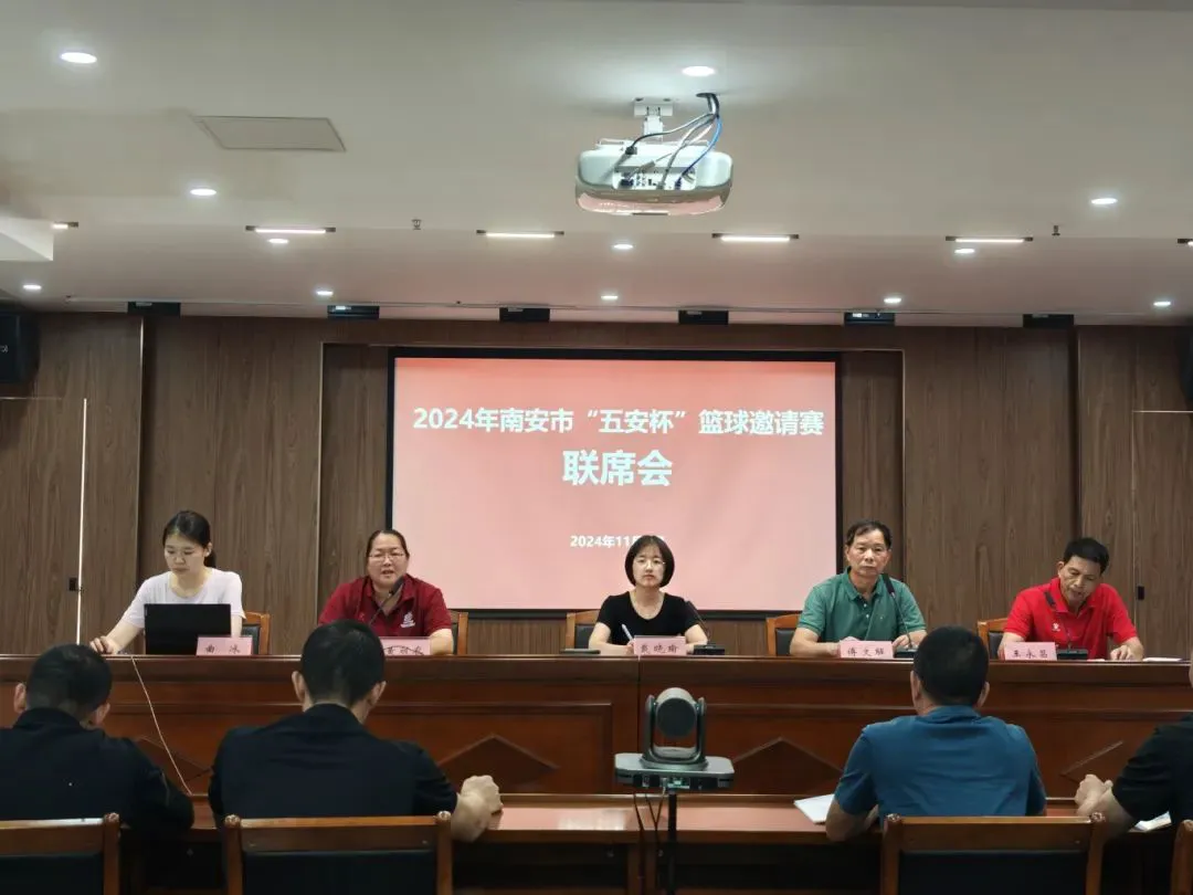 老年人如何安全地进行篮球接球训练?_0